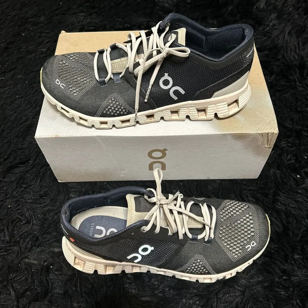 On Cloud X athletic training running lace up shoes sneakers women’s 8 Preowned